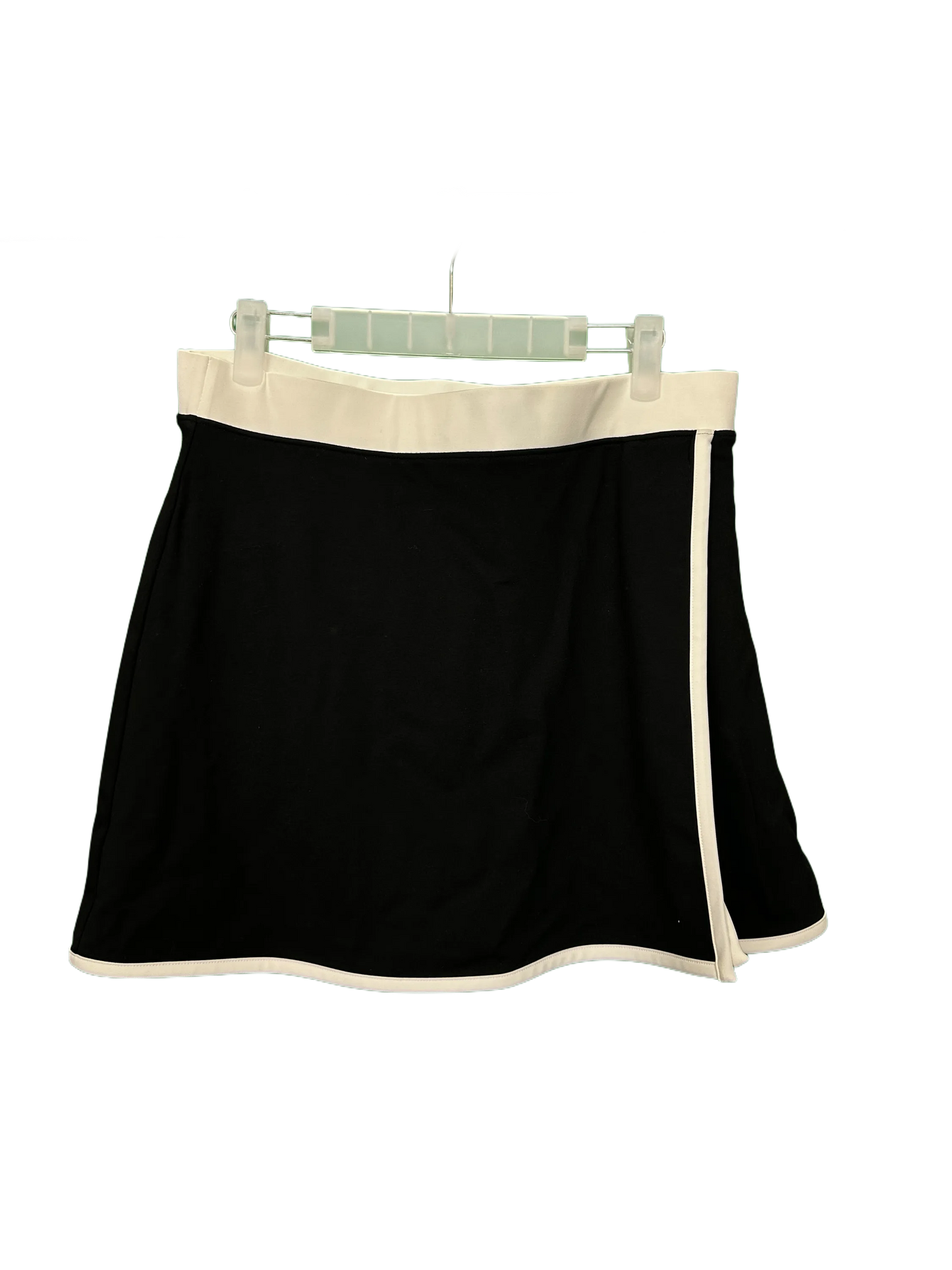 Woman's active sports skirt/shorts