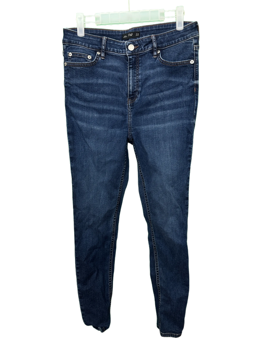 Woman's stretch jeans
