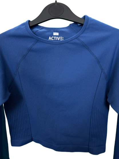 Woman's Active long sleeved ribbed sports top with thumb holes