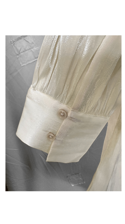 Womans longsleeved blouse